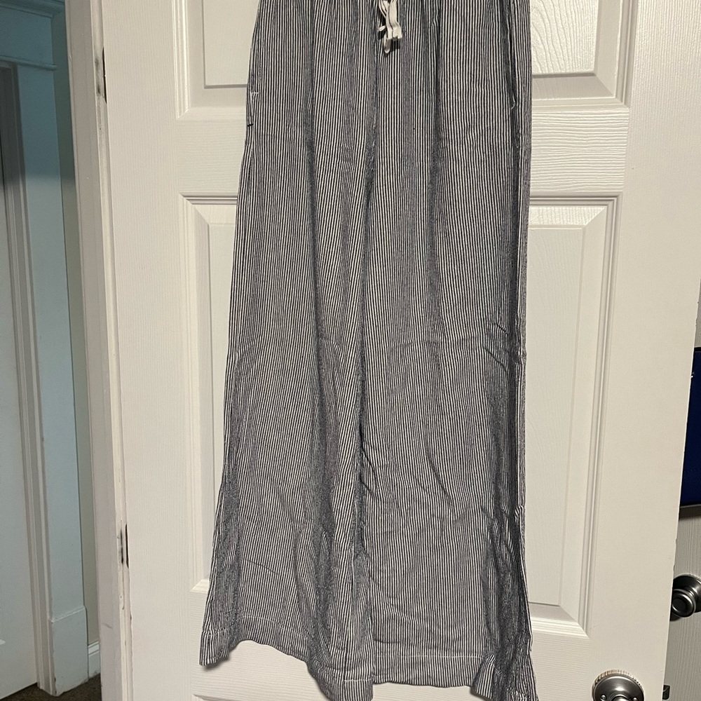 Max Studio London Navy and White Striped Flowy Pants